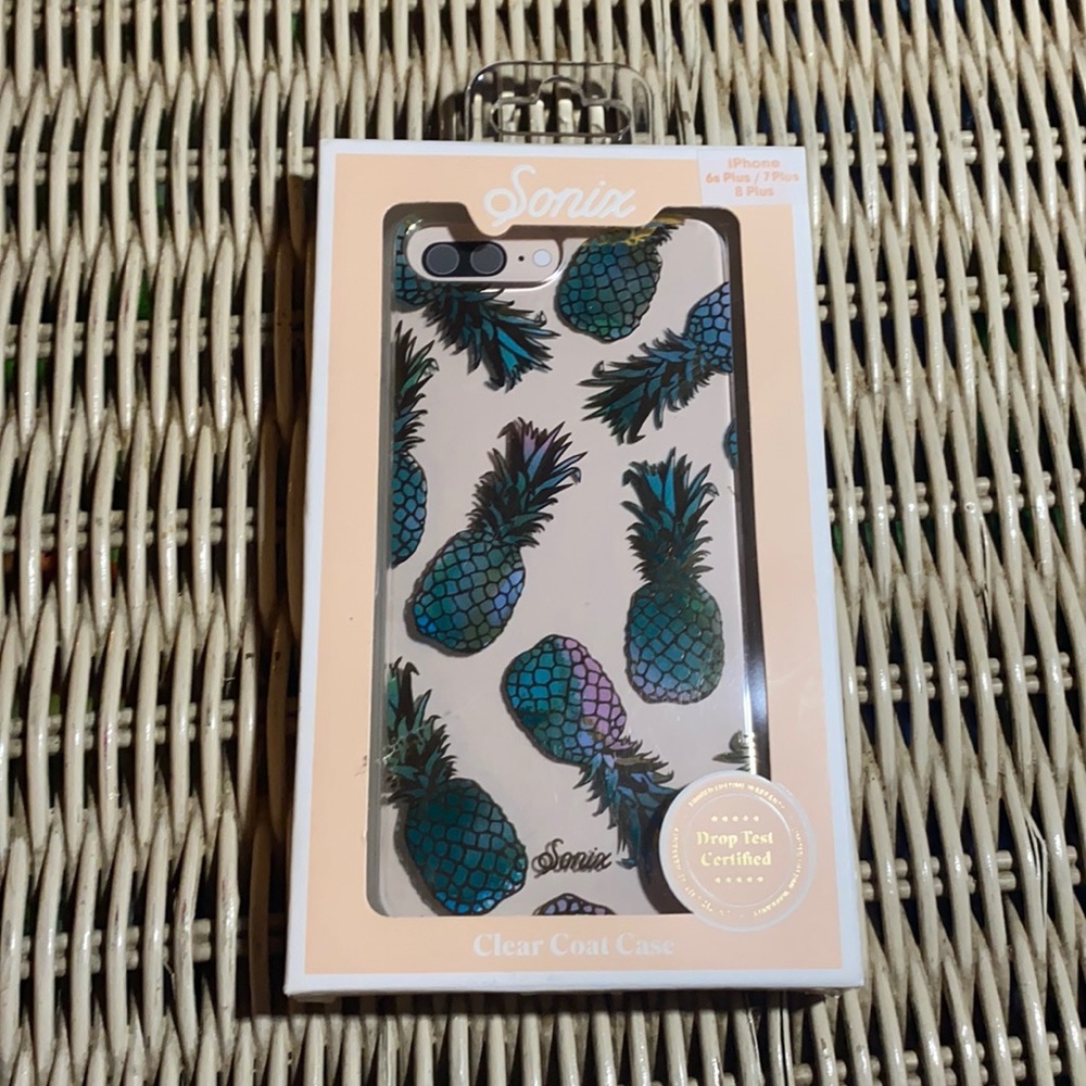 NWT clear with pineapples iPhone 6s/7/8 plus case